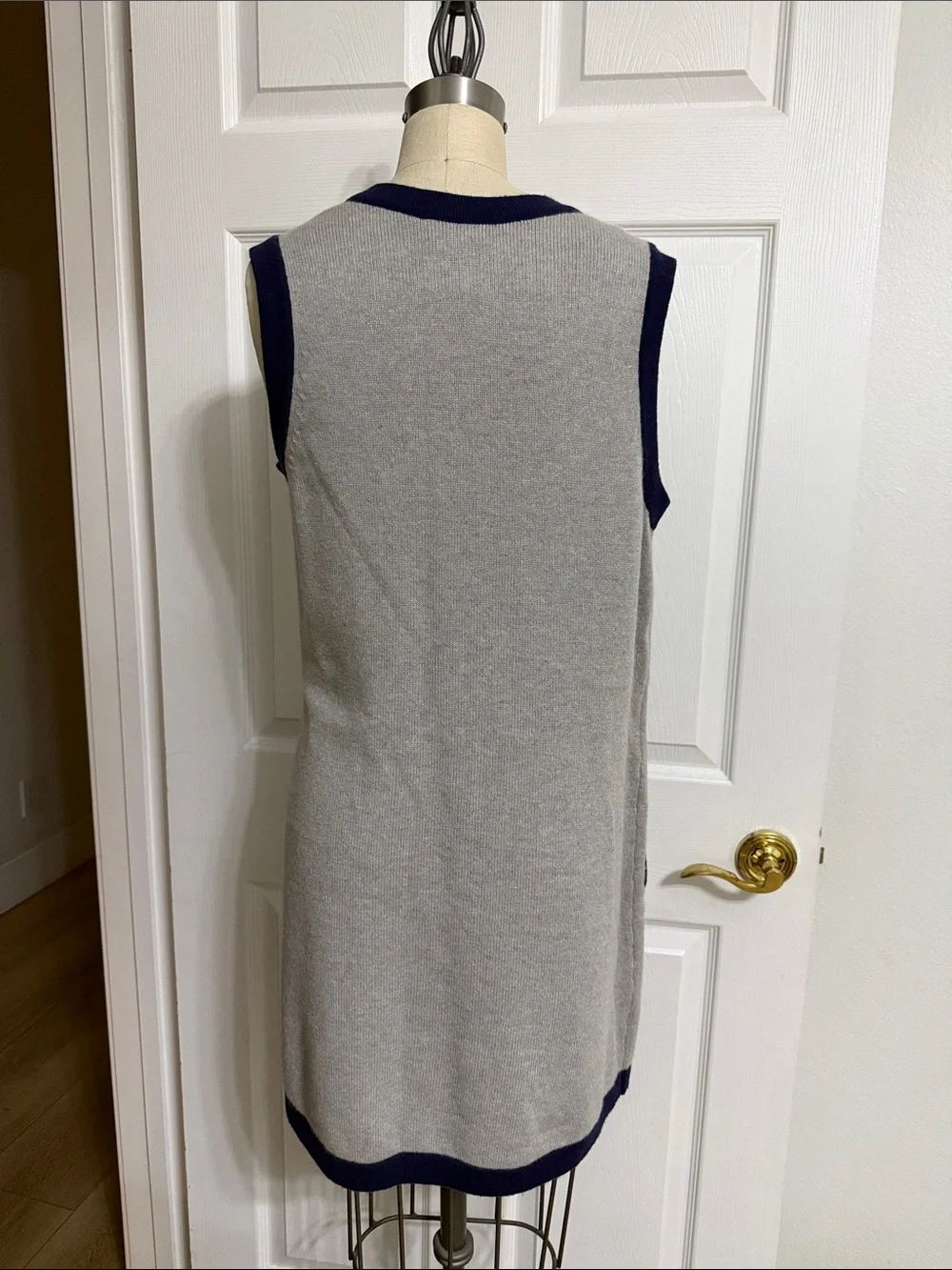 CHANEL sleeveless knit